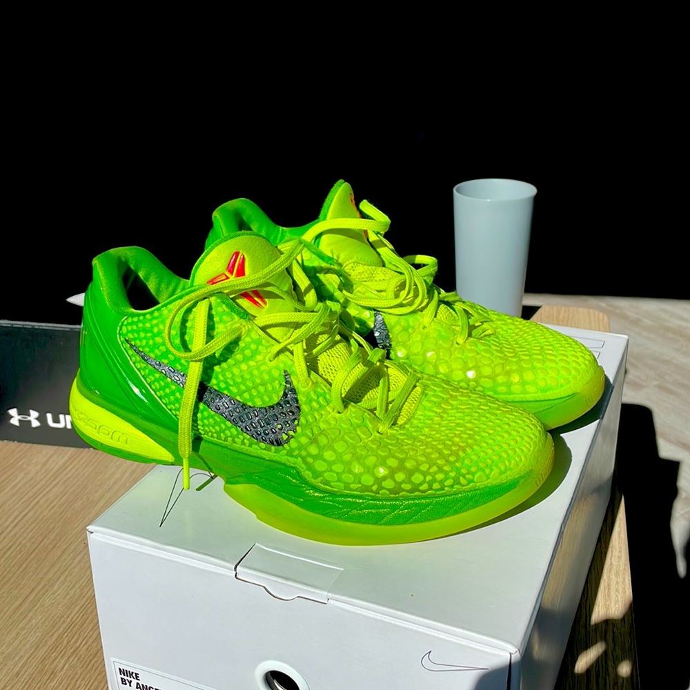 Kobe 6 Grinch  (size 10.5!!)
